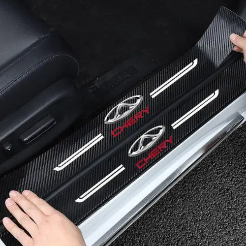 [PAGUE 1 LEVE 4] Protetor Soleira Personalizado Universal Para Carro Carfiber™ + Brinde Grátis